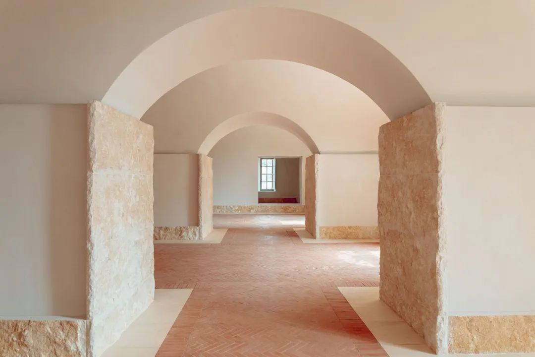 普罗旺斯葡萄园古老城堡重建丨建筑师Amelia Tavella-7