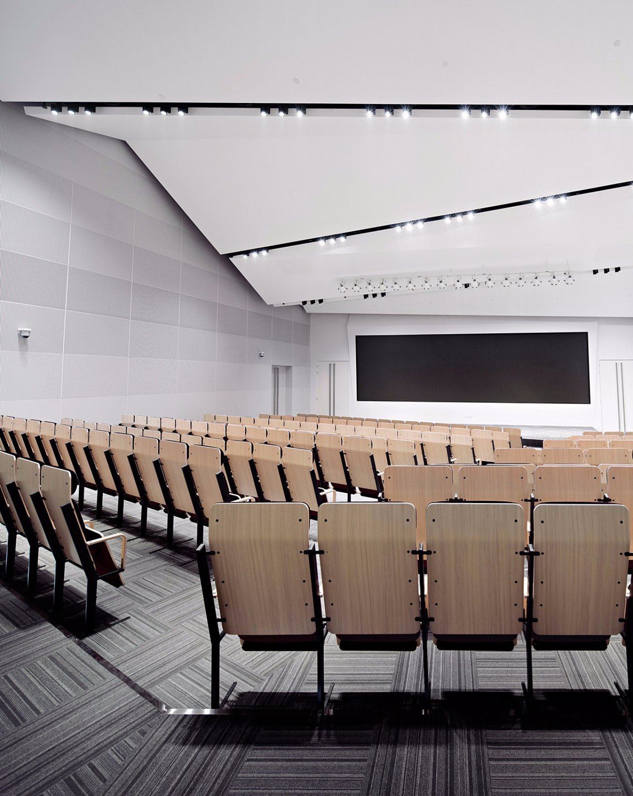 西安中西部内陆港口金融城  HALLUCINATE设计公司-12