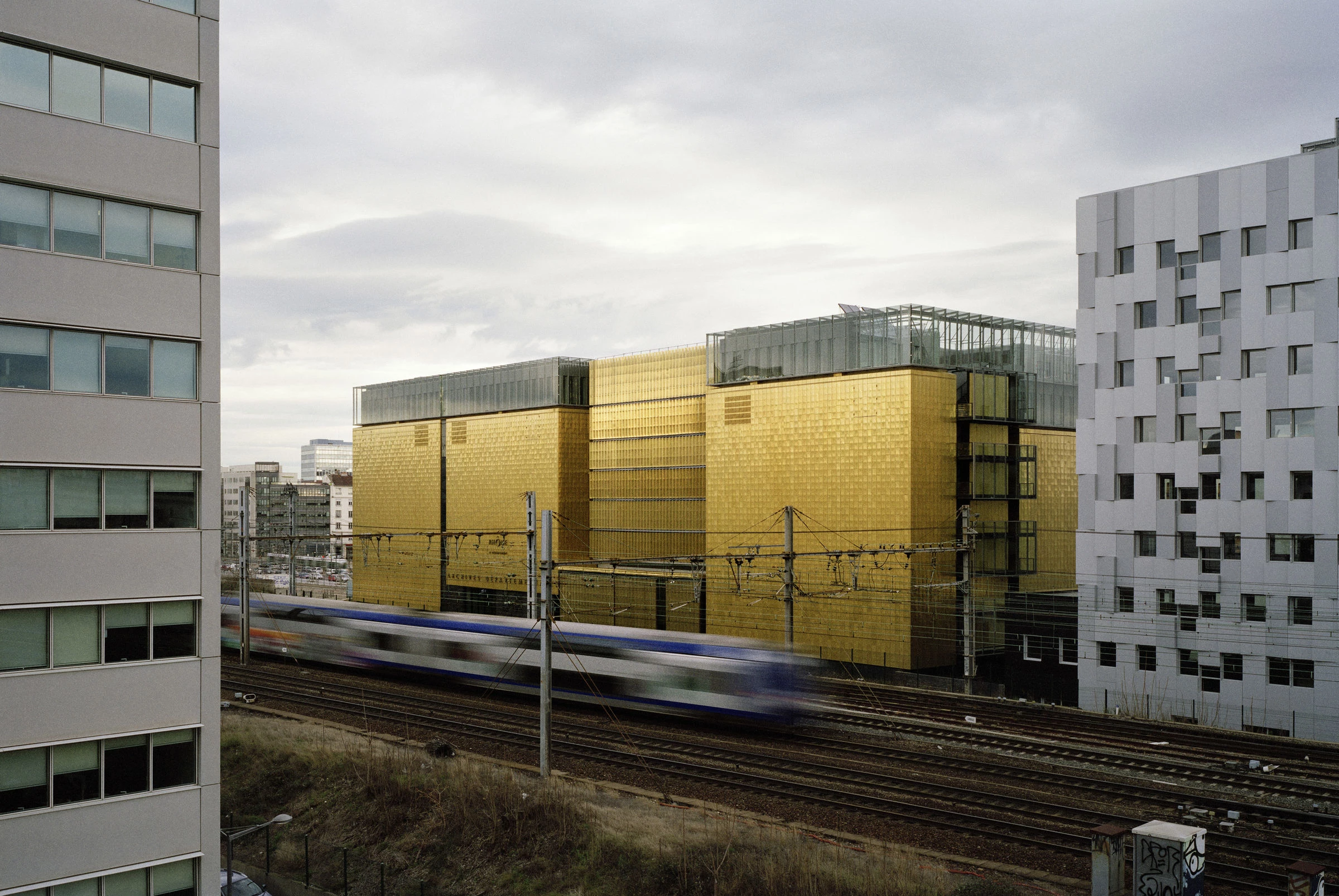 法国里昂“宝盒”式档案馆设计-12