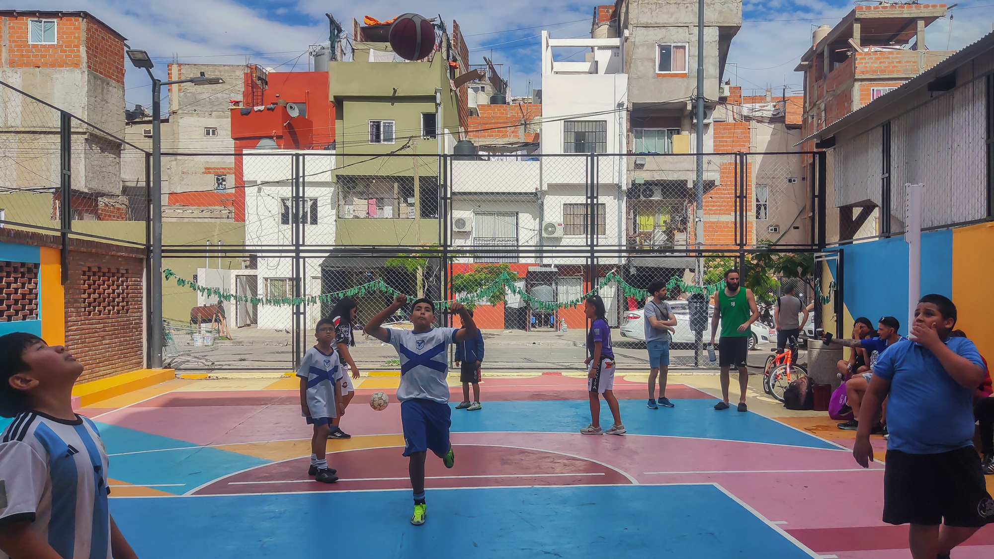 阿根廷首都貧民窟的綠色蛻變：從廢棄鐵道到安全、永續公共空間，Playón de Chacarita 社區協力計畫，為都市更新帶來新典範，打造韌性家園 | FAM-29