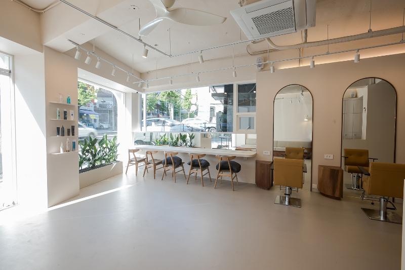 现代简约 30 平米美容院设计-3