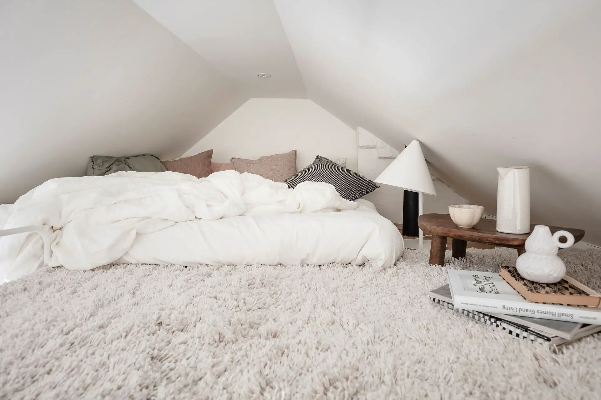 28 平米独特屋顶公寓,融入斯堪的纳维亚设计的现代魅力-12