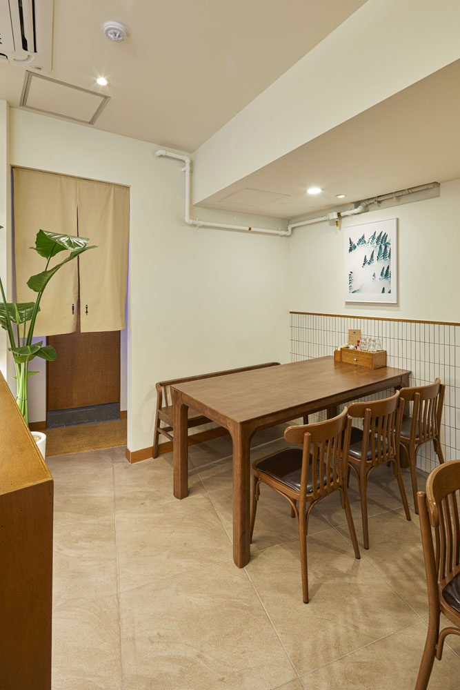 30 平米日式料理店，极简风格打造温馨美食空间-11