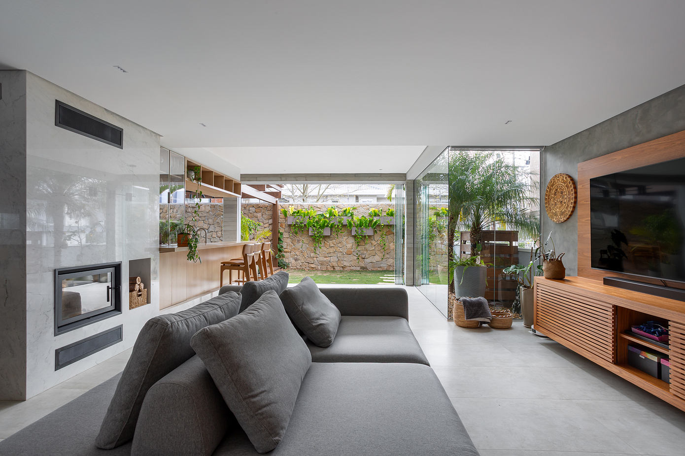 Casa Cubo: Modern Brazilian Home Revived-2