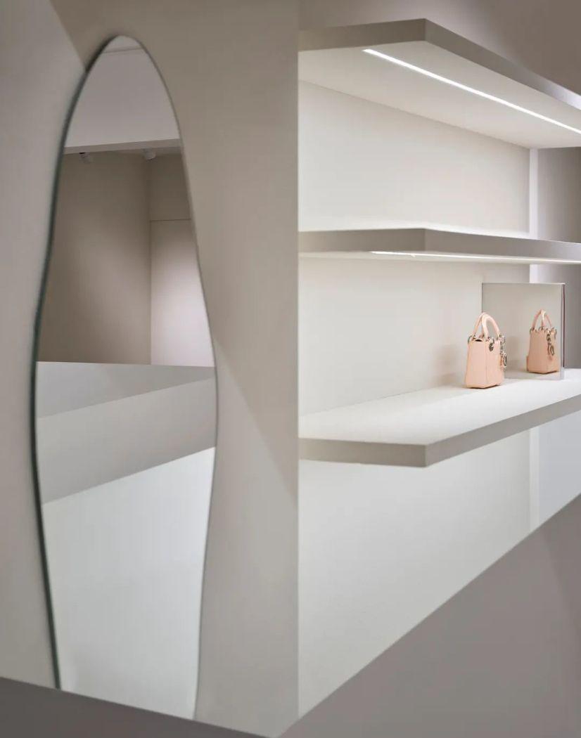 AO×DESIGN 奢侈品店的悬浮桥梁设计-35