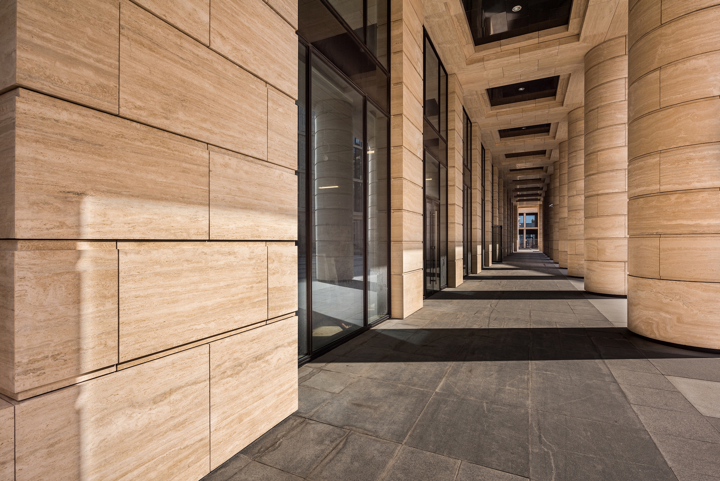 Àäìèíèñòðàòèâíûé è îáùåñòâåííî-äåëîâîé êîìïëåêñ «Íåâñêàÿ ðàòóøà»-28