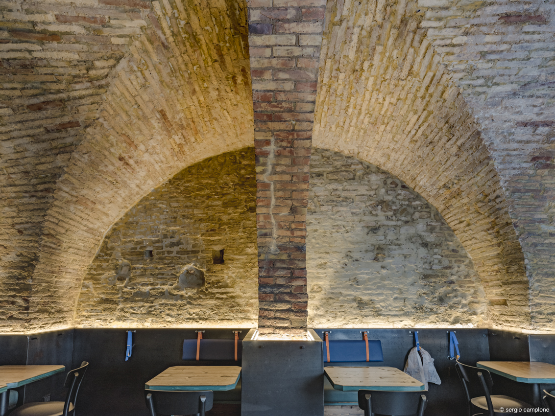 意大利海滨酒馆 Vinstrò 室内设计-25