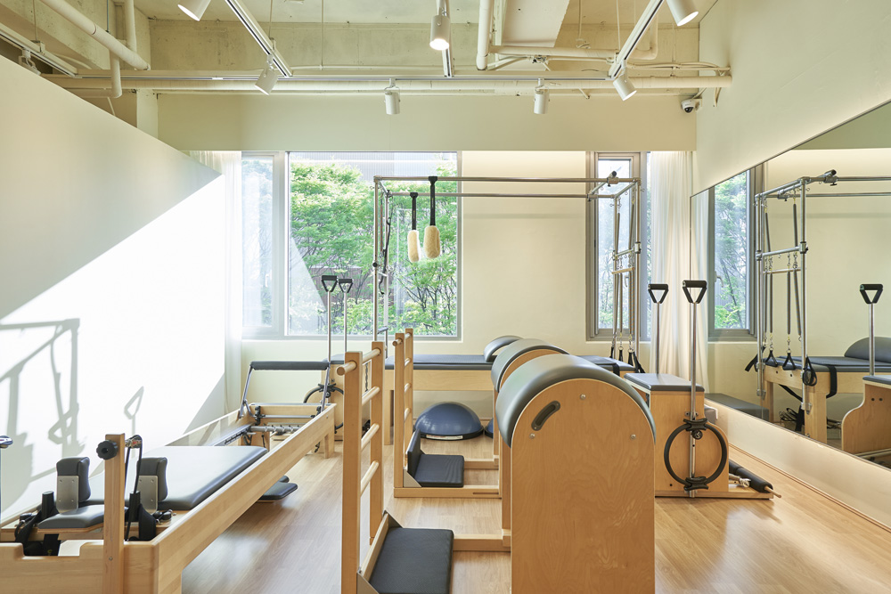 白色与木质，打造高级设计感的 20 平米公寓-13