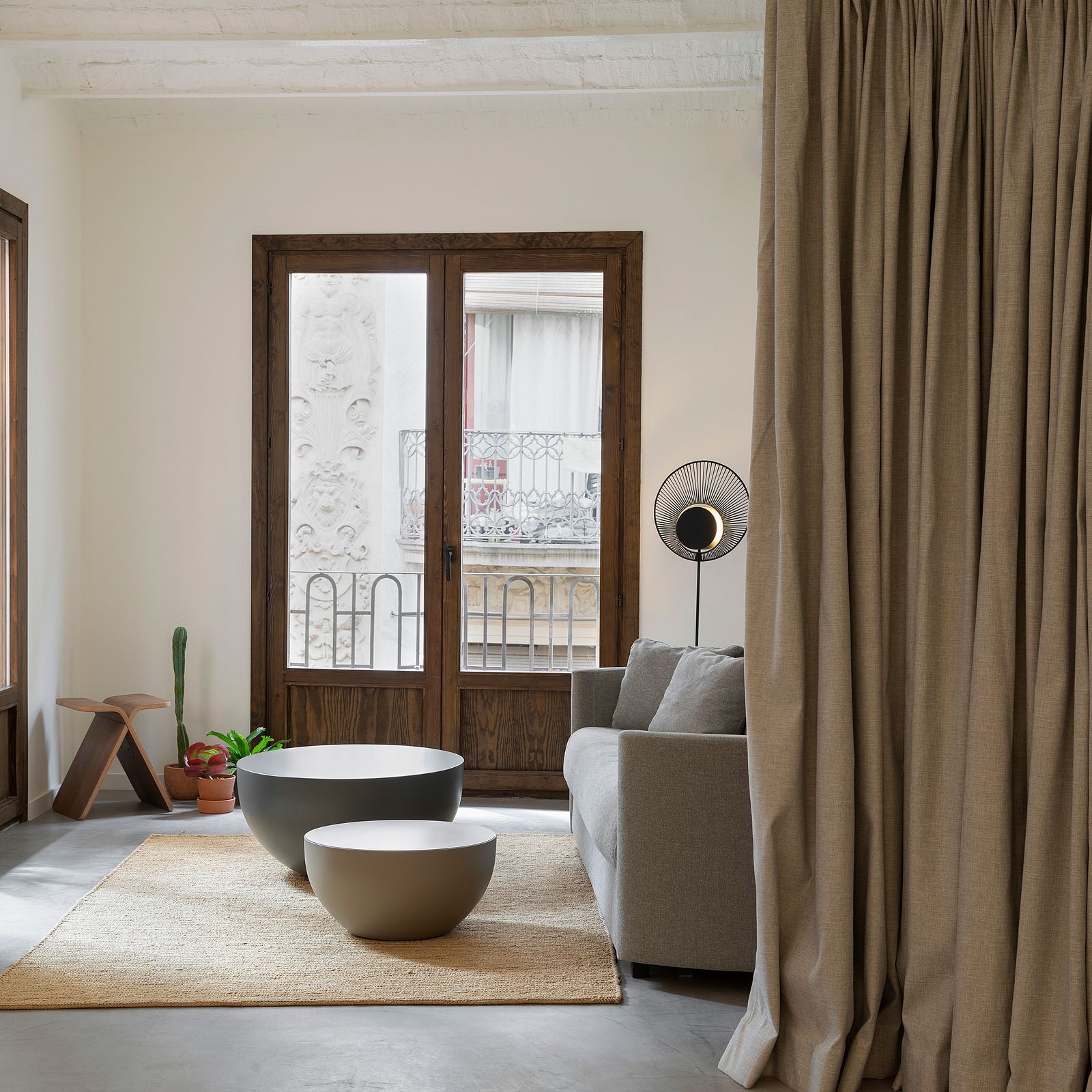 巴塞罗那以窗帘为墙的公寓丨西班牙巴塞罗那丨巴塞罗那Culto展厅与Daniel Rotmensch Studio-2