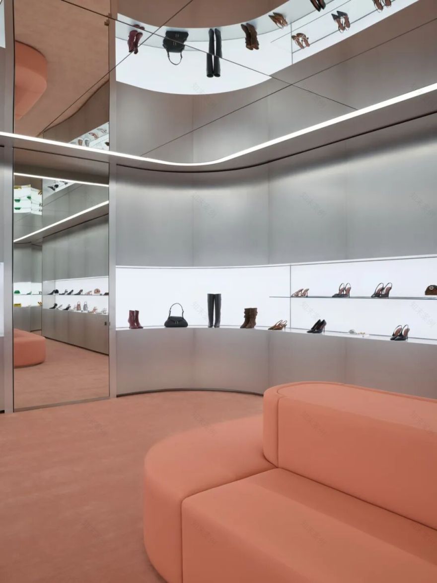 Amina Muaddi迪拜购物中心精品店丨阿联酋迪拜-10