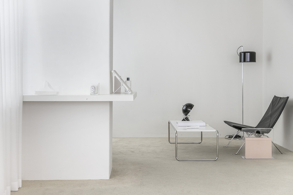 "白色与木色的高级 27 平米工作室"-22