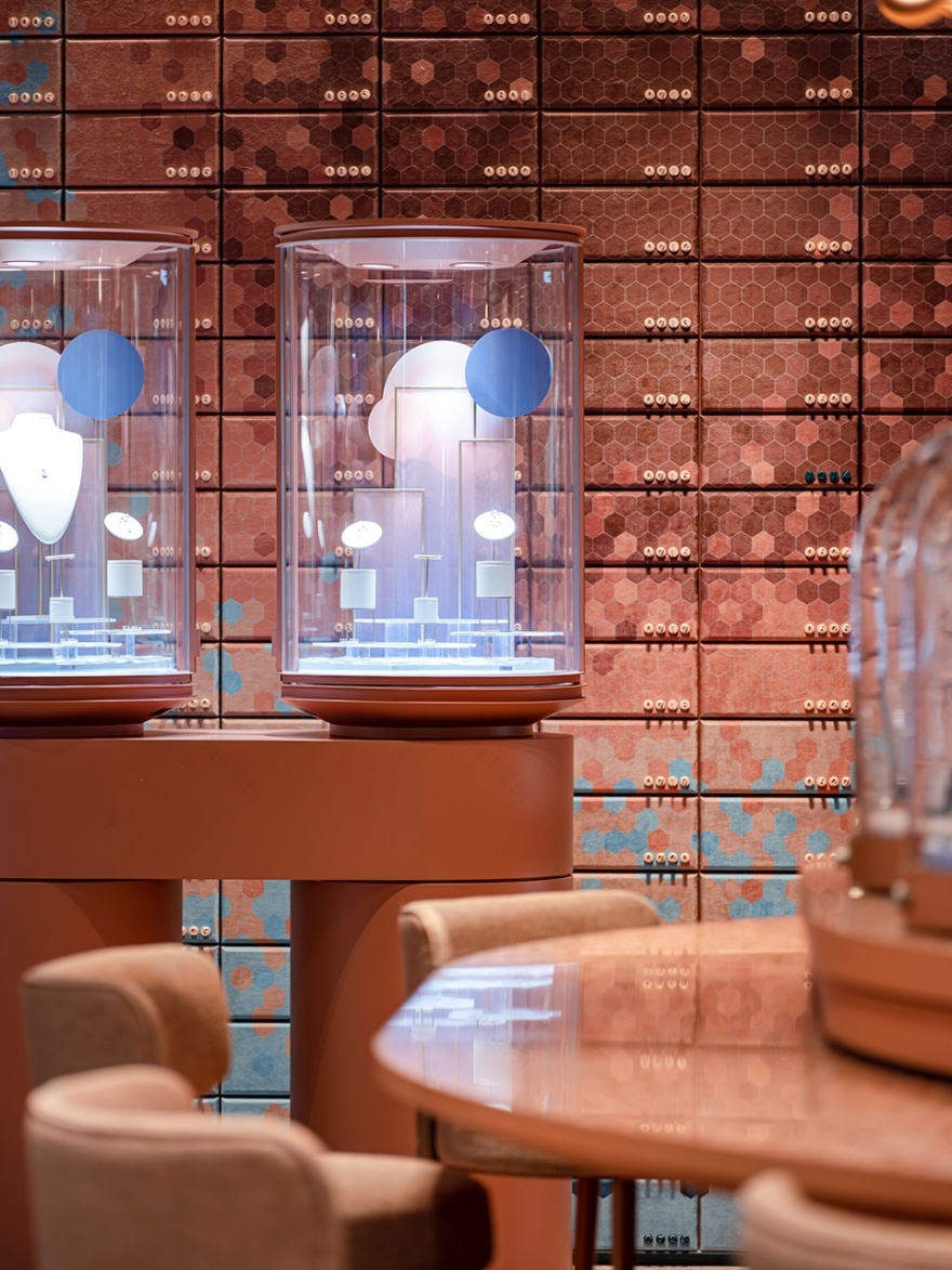 周大福重庆大悦城体验店 | 雾都元素融入珠宝展示-25