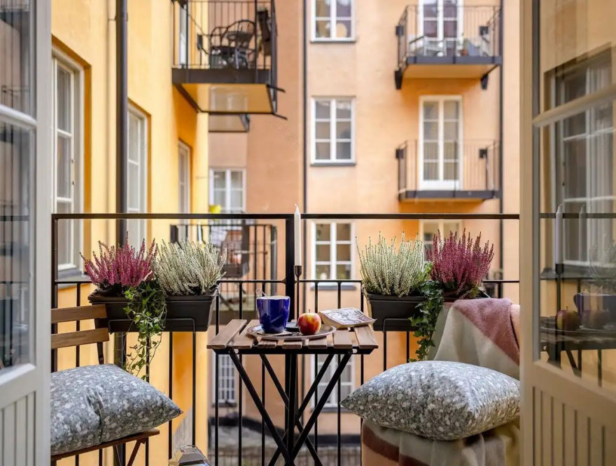 斯德哥尔摩小公寓的时尚灰色蓝色墙面设计-19