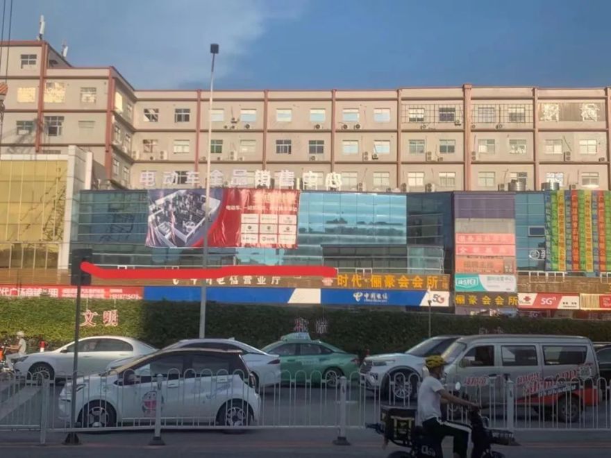 “黄色潜水艇”展馆丨比利时那慕尔丨URBAN 建筑师-5