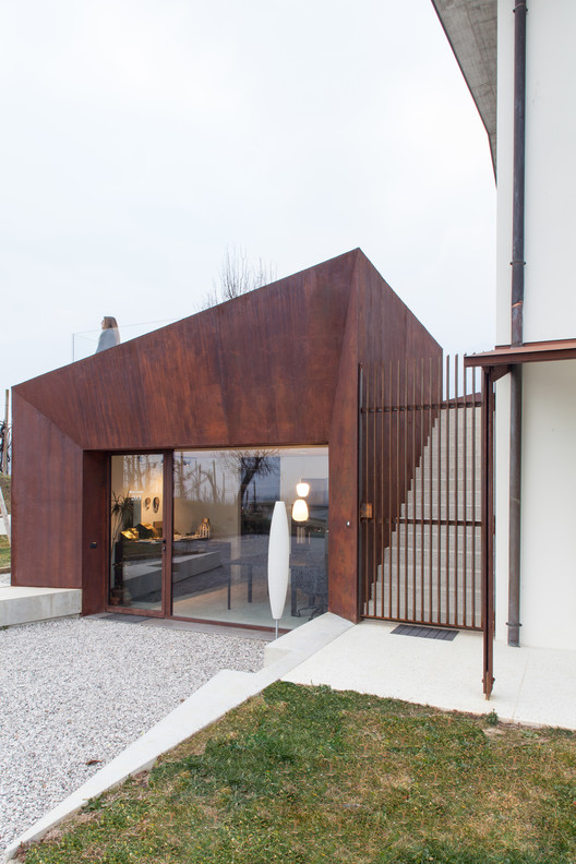 意大利乡村风格的家庭珠宝仓库展示空间-12