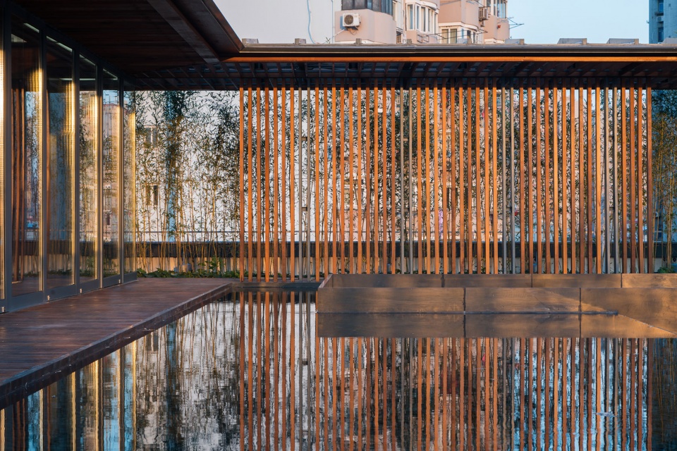 上海屋上三间会务空间·致正建筑的轻钢架构绿意空间-49