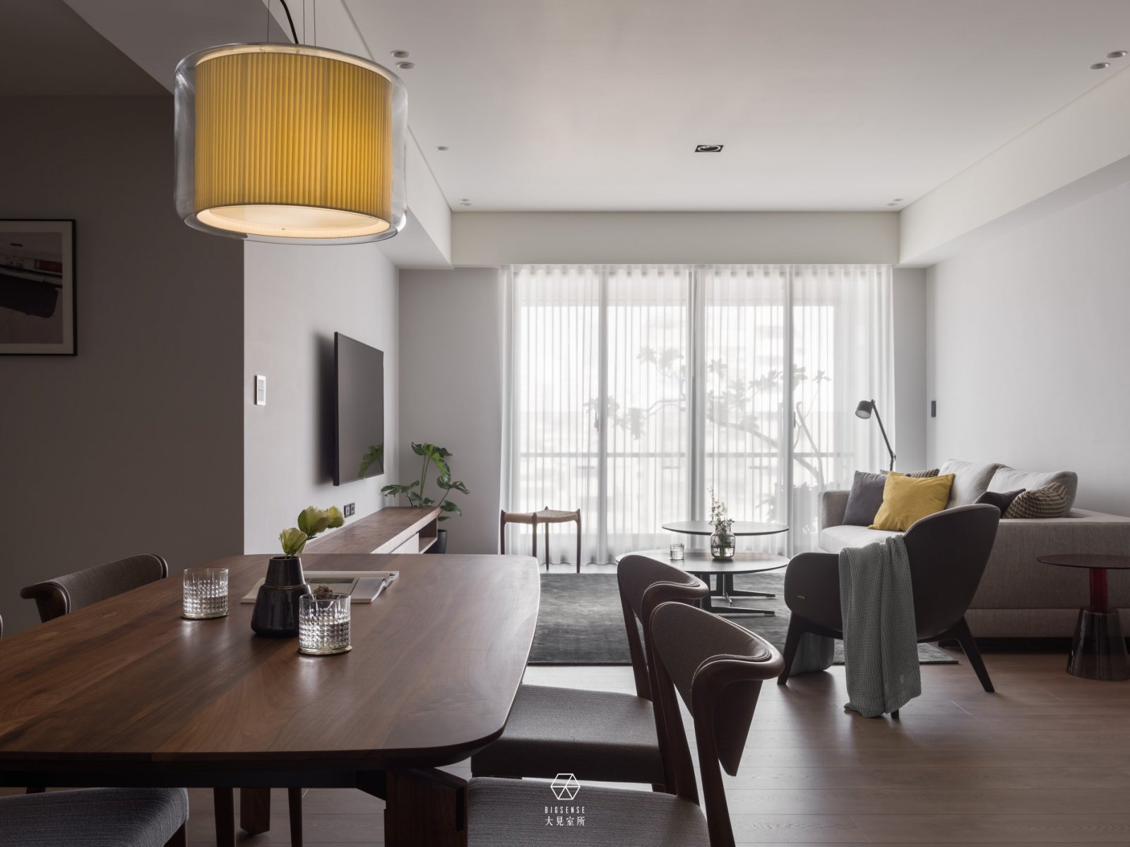 台中 C 宅简约原木空间，精致吊灯成焦点-9