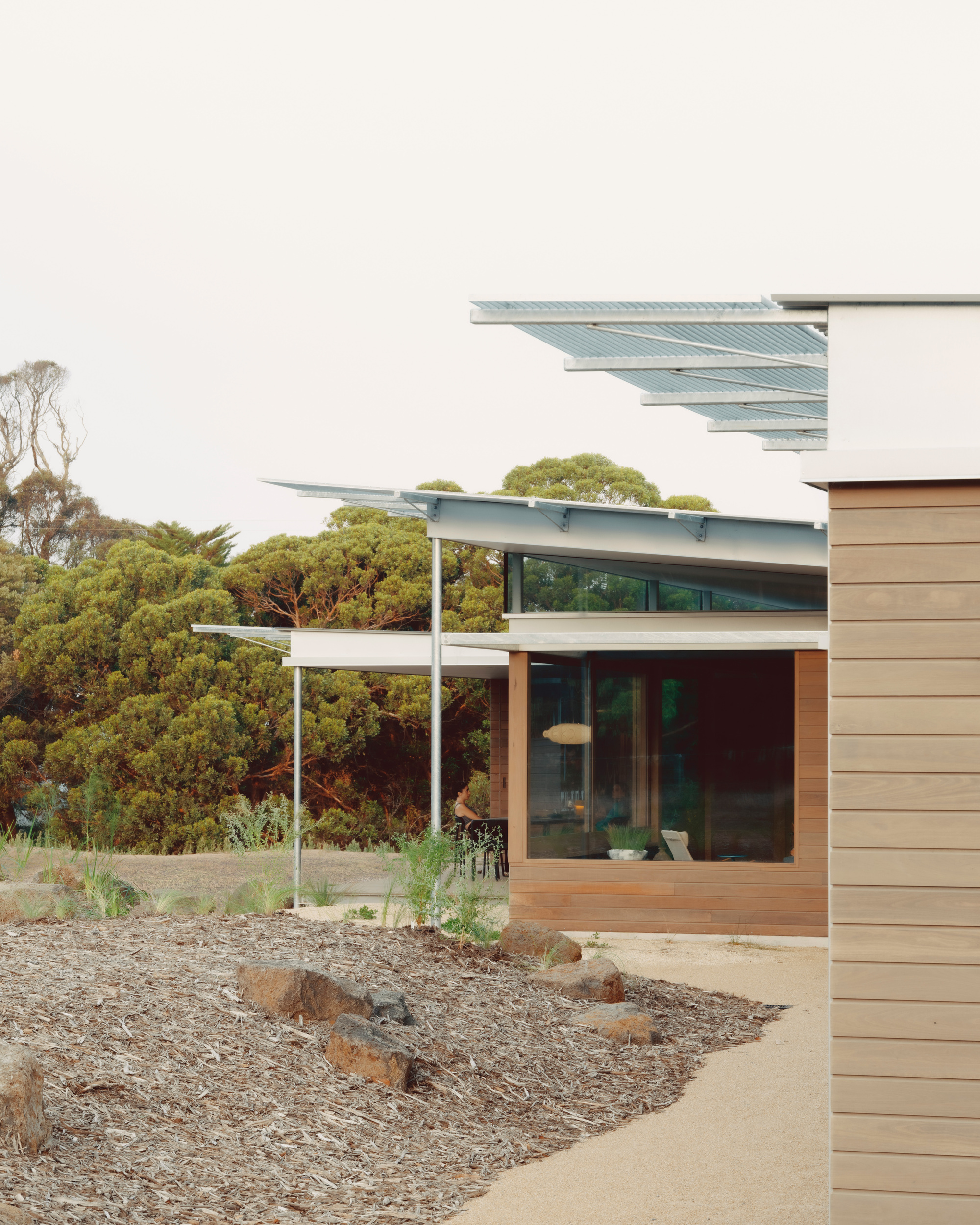 铁木树皮屋(注:Ironbark是一种澳大利亚的硬木,叫铁木树,这里推测可能是用铁木树皮建造的房屋) 丨澳大利亚丨Not All Architecture-15