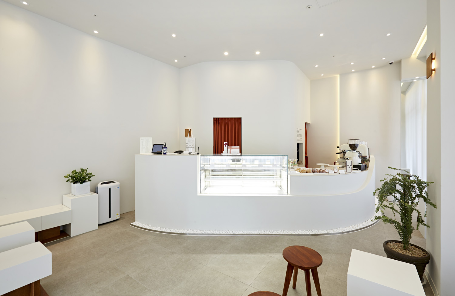 极简 13 坪咖啡厅，打造温馨舒适的室内空间-2