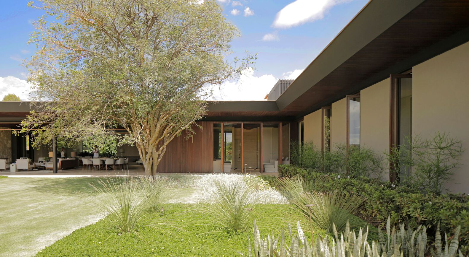 SSR Sombreiros House · 乡村绿色住宅丨巴西圣保罗-12