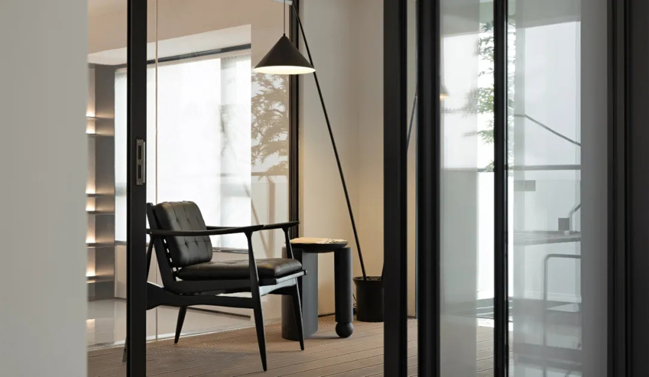 星河山海半岛顶层会所 | 黑与白的极简平衡之道-59