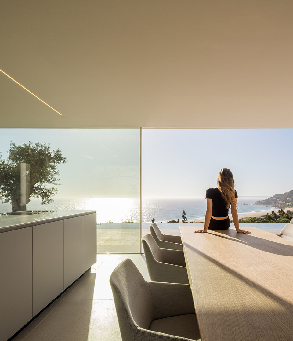 空中之屋 · 嵌入山体的宁静海景住宅丨Fran Silvestre Arquitectos-45