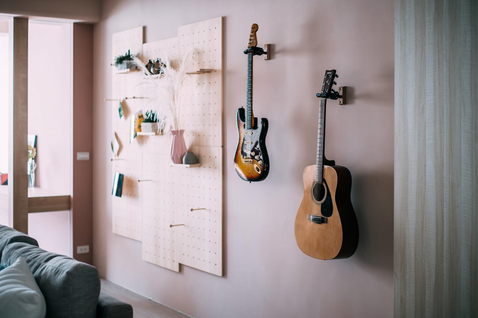 绿意盎然的家 | DIY 植物、纸飞机天花板、中岛厨房-7