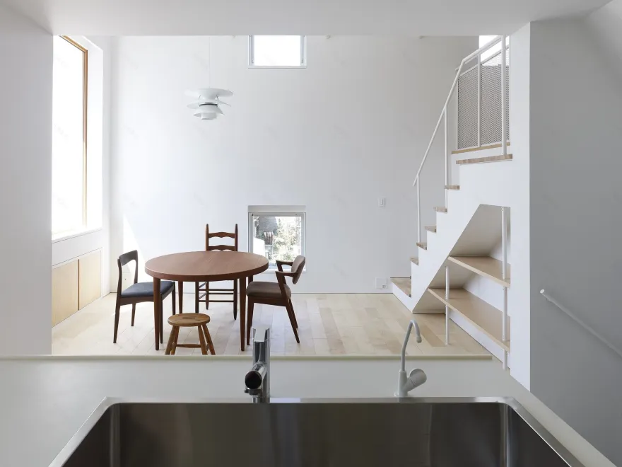 Sendai 山间“horizontal house”-15