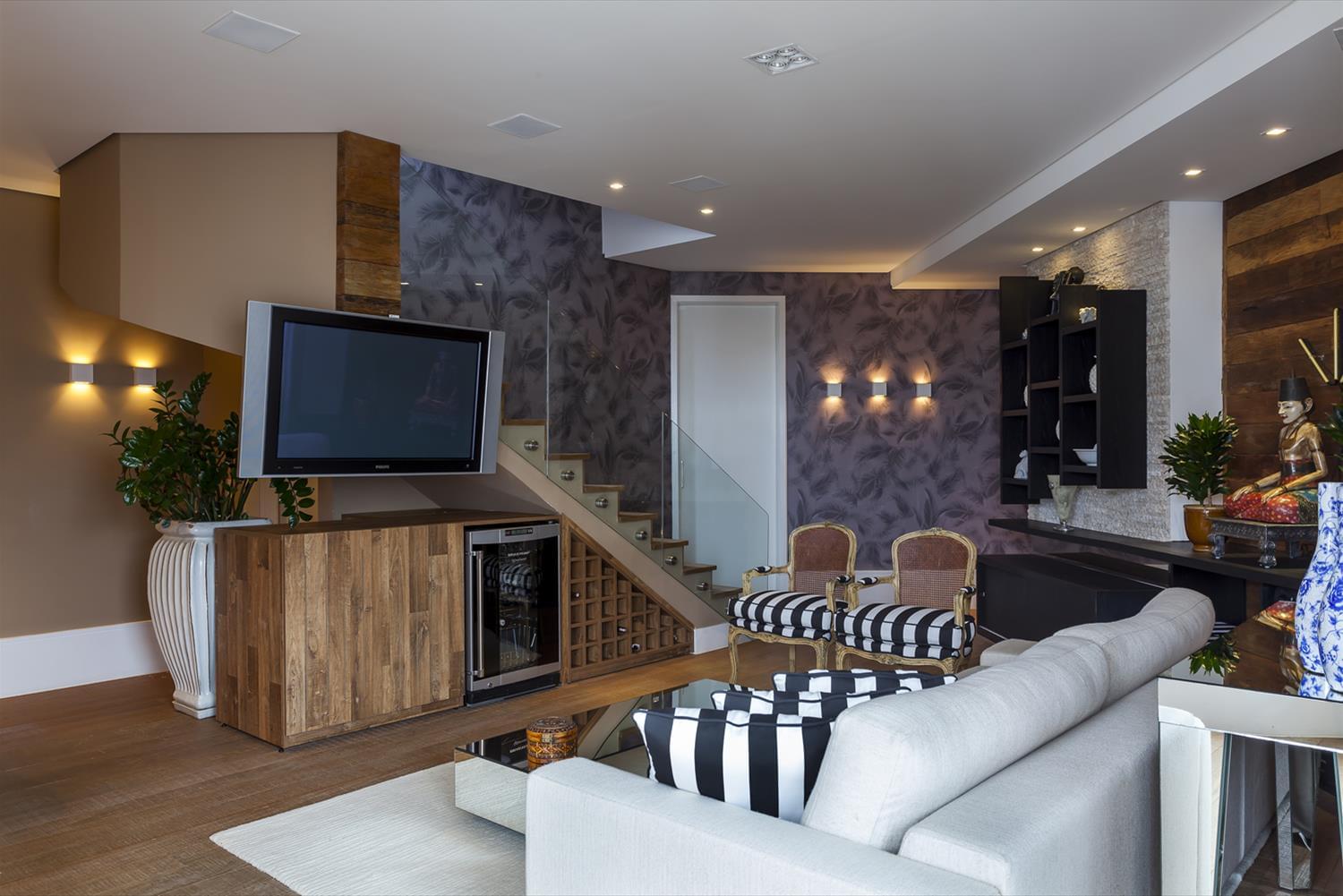 巴西圣保罗 350 平米现代公寓,木质与玻璃的精致细节-11