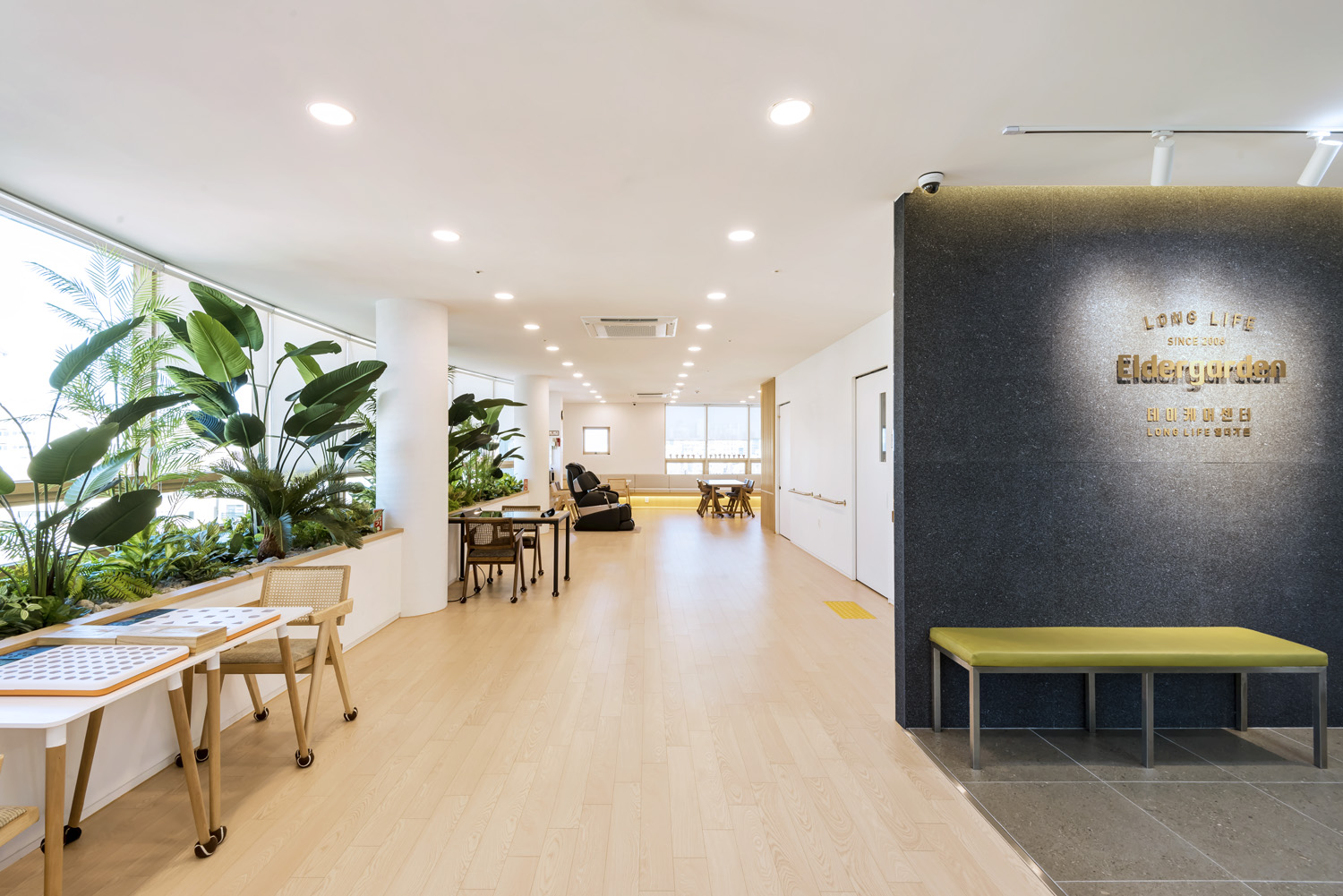 140 平明亮温馨的现代简约风格甜品店设计-2