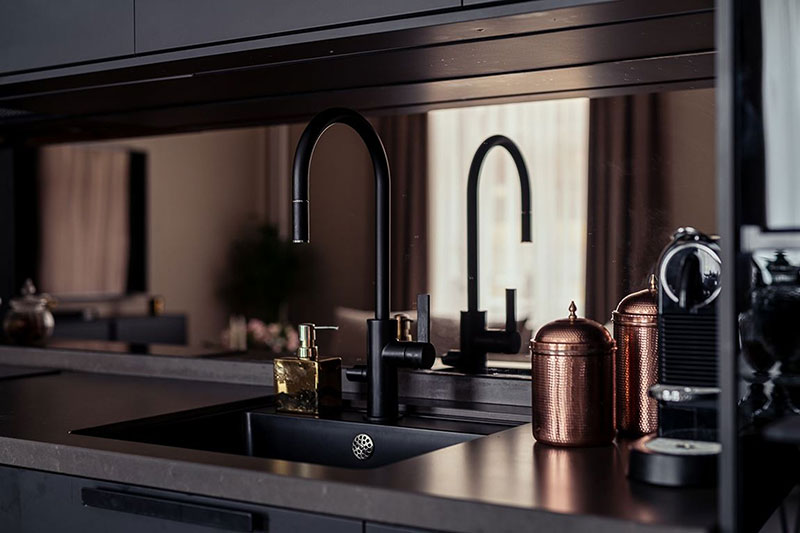 斯德哥尔摩优雅现代公寓，黑厨引领时尚-9