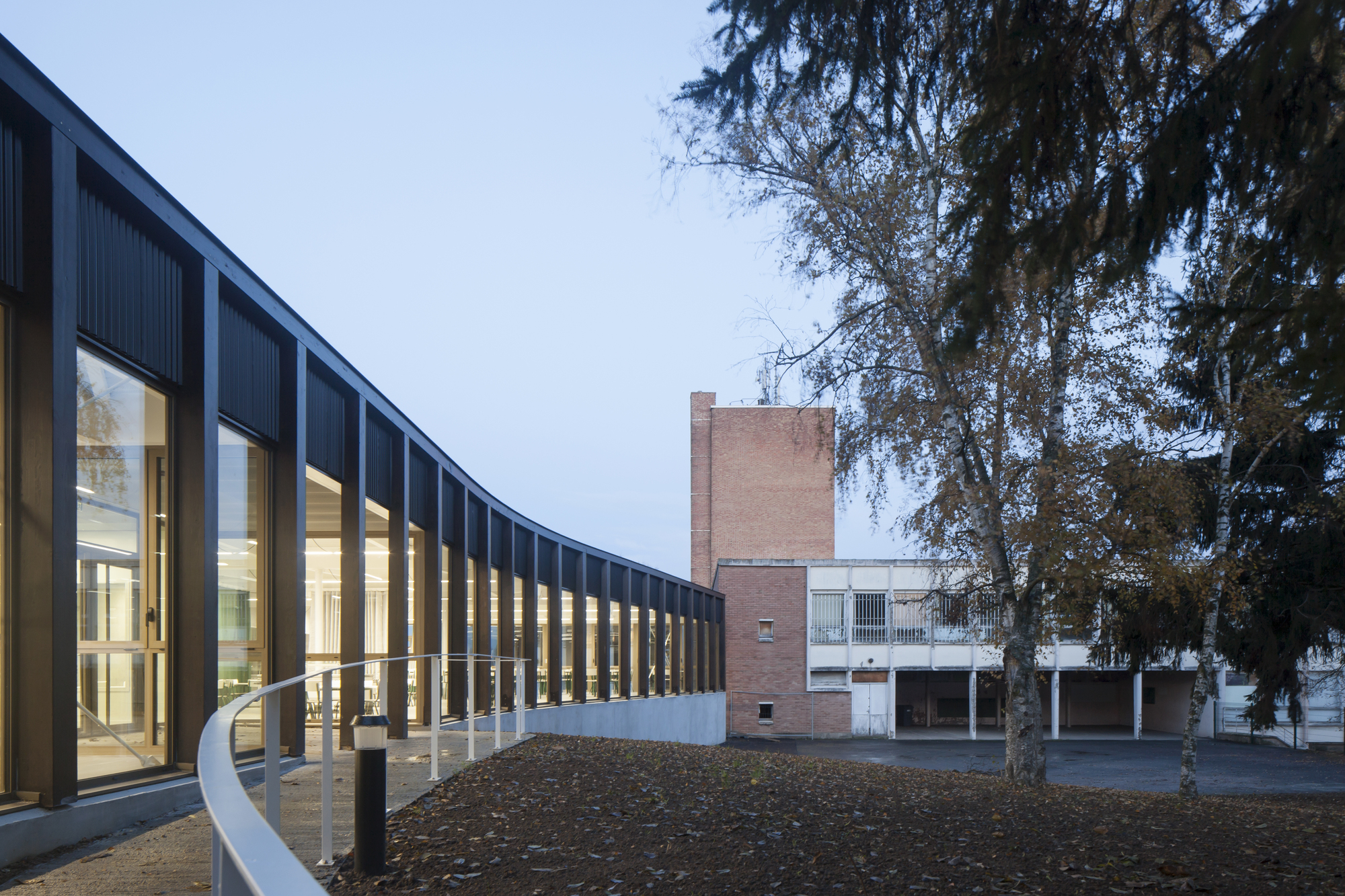 School Cafeteria and Multipurpose Room  / LT2A-9