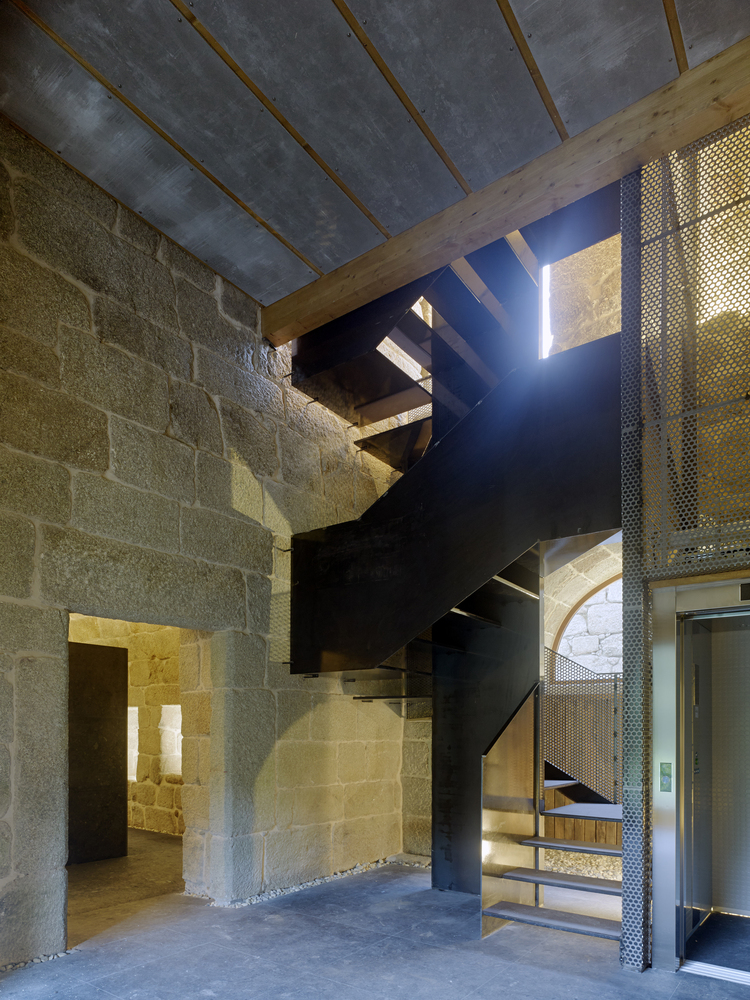 废墟中的水疗中心 · 圣克鲁迪奥酒店改建-46