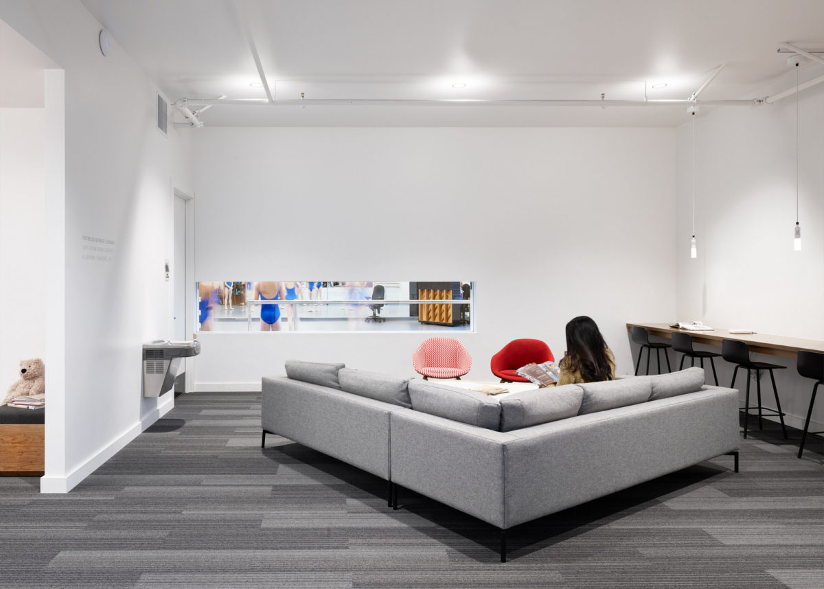 华盛顿州贝尔维尤的 PNB Francia Russell 中心——舞动的艺术空间-15