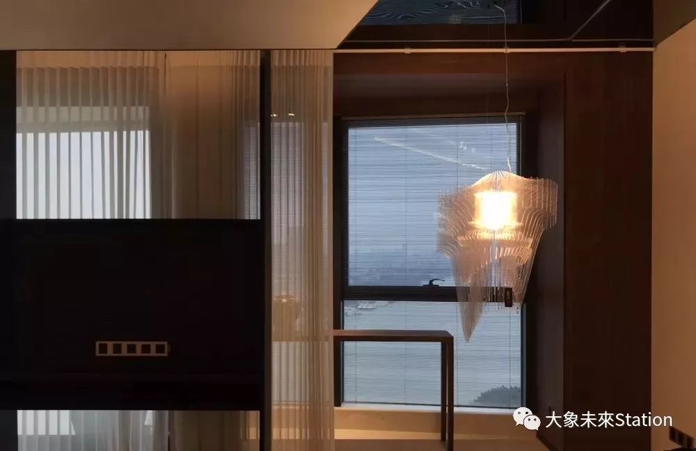 珠江畔的天誉半岛杨宅,融入 270 度江景的现代设计-42