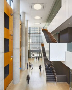 多伦多 Ryerson 大学 Daphne Cockwell 健康科学综合楼