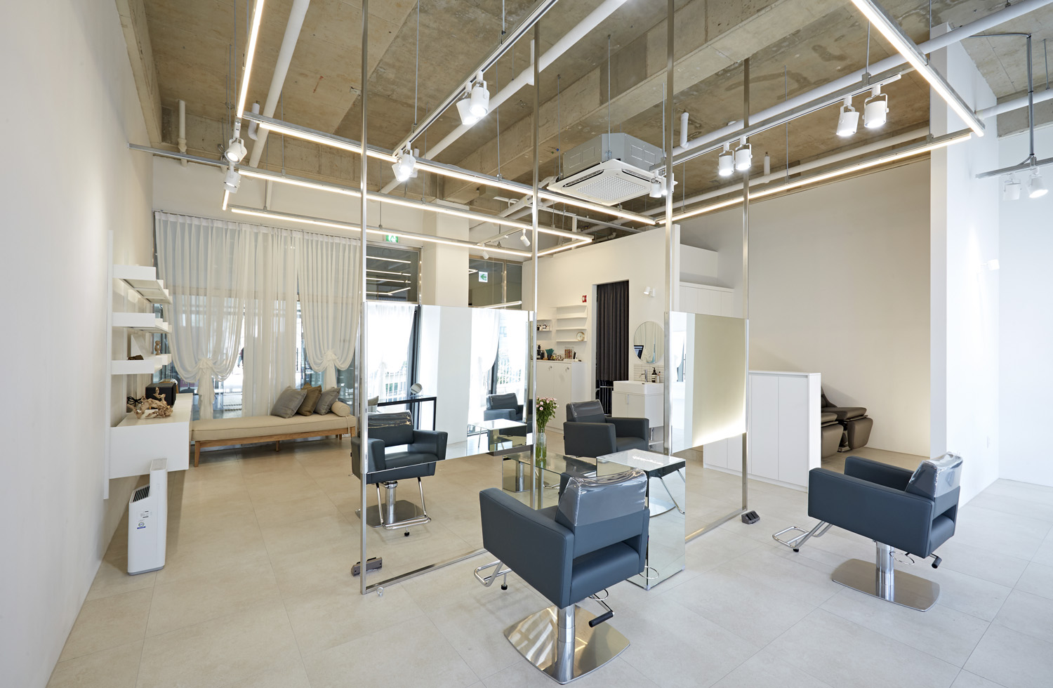 20 平米美妆店的现代风格设计-2