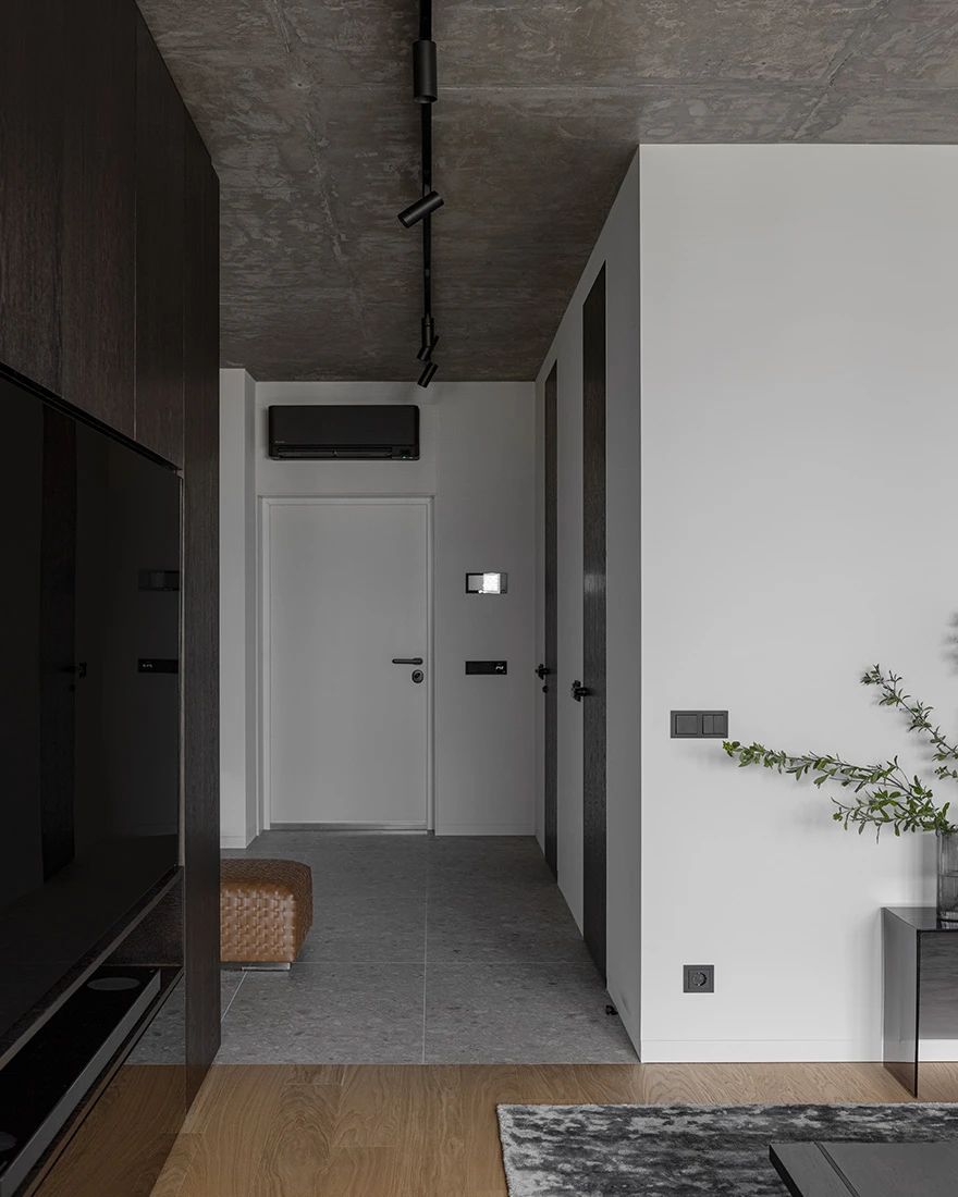 75㎡灰色简约空间设计丨Evgenia Mlynchik-14