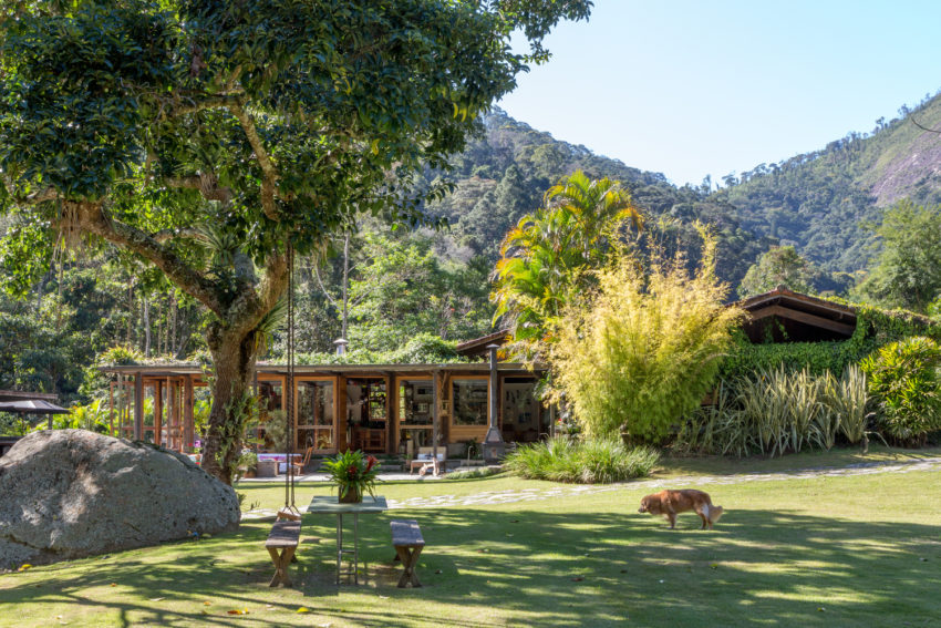 Dreamy Brazilian House in Correas created by Rodrigo Simão Arquitetura as a beautiful escape home 由RodrigoSimmogoArquitura创建的梦幻般的巴西住宅，作为一个美丽的逃离家园-44