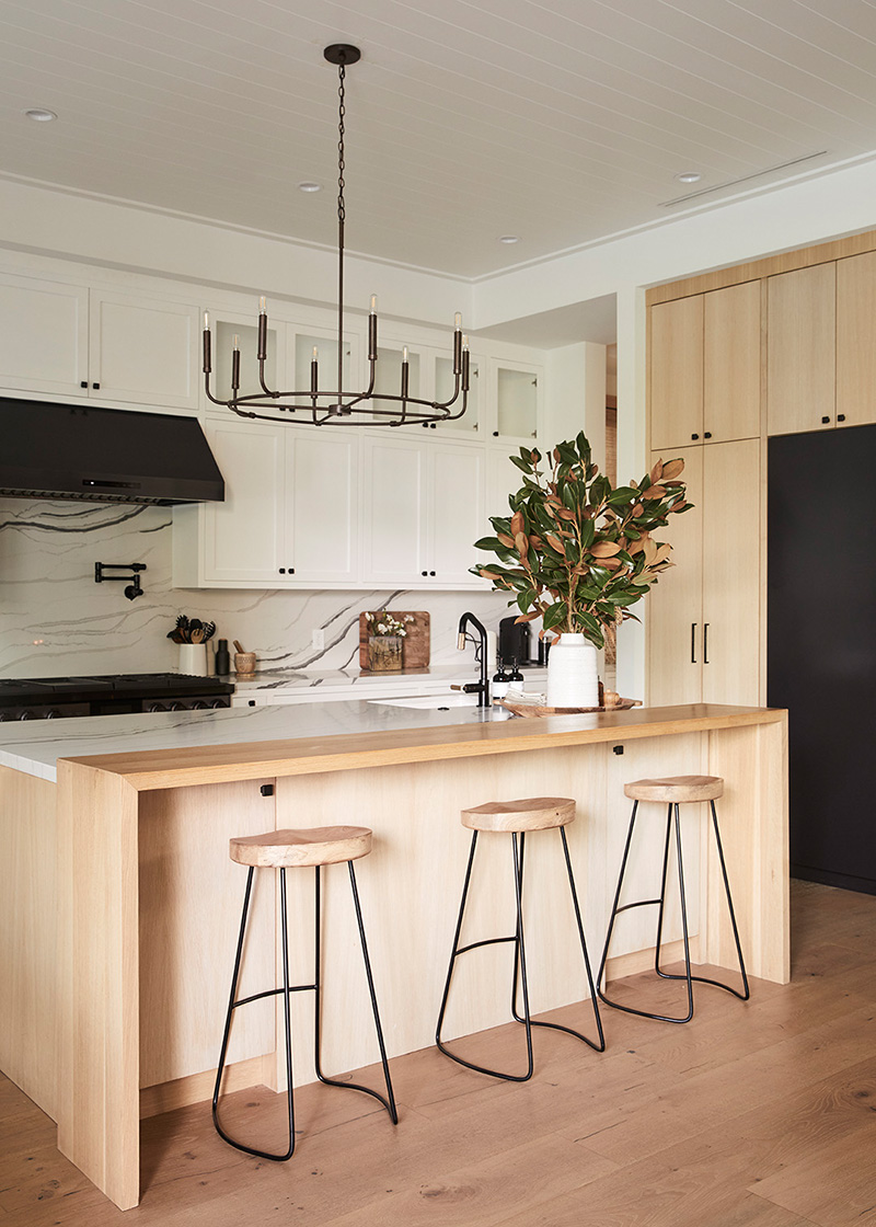 加利福尼亚装饰有木材的时尚舒适的家-6