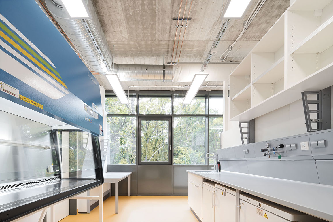 Helmholtz-Zentrum Potsdam, Deutsches GeoForschungsZentrum GFZ, Laborgebäude mit Serverraum (GeoBioLab) - hw-7