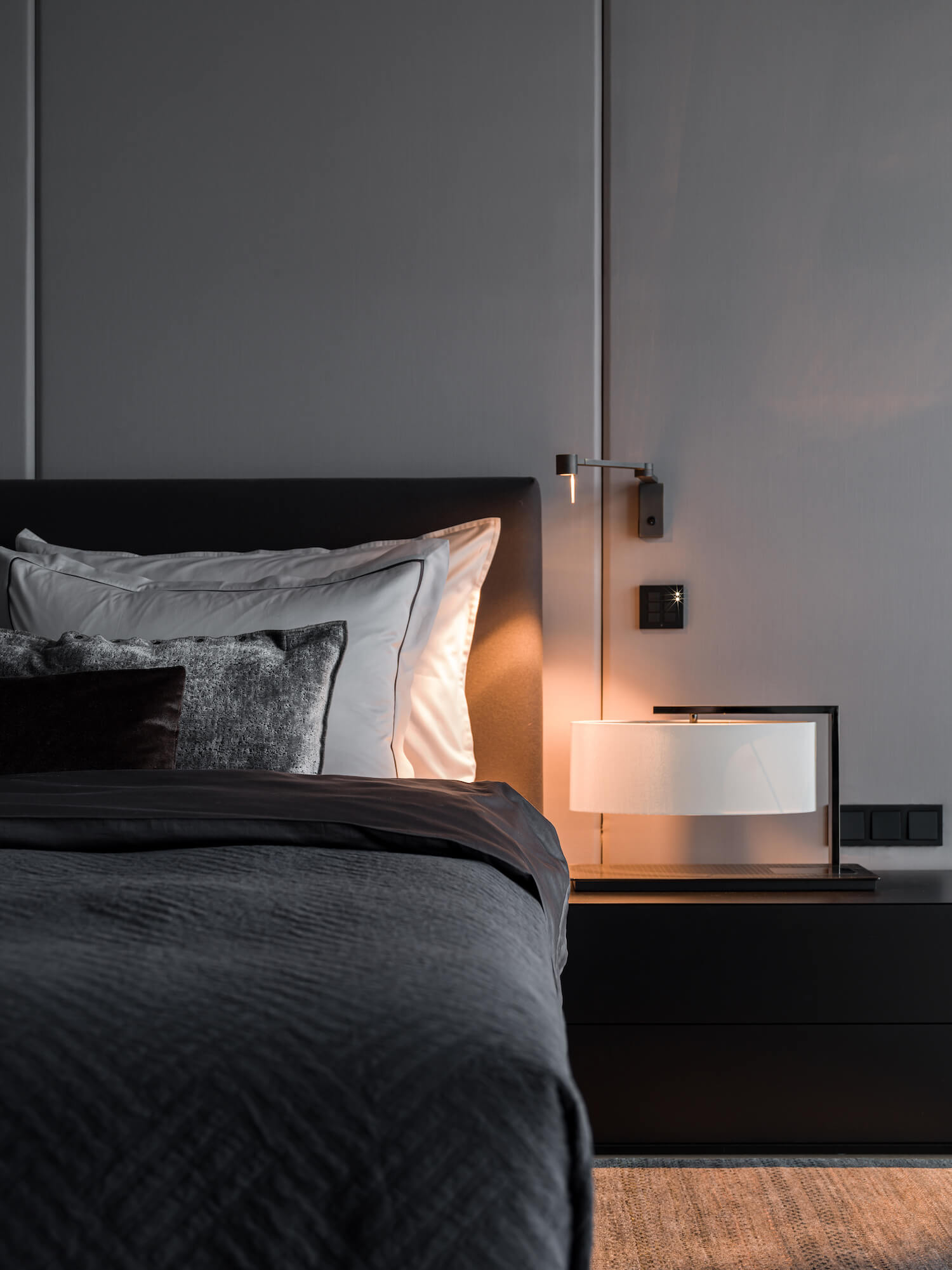 莫斯科黑色系公寓设计 既沉稳又有质感-16