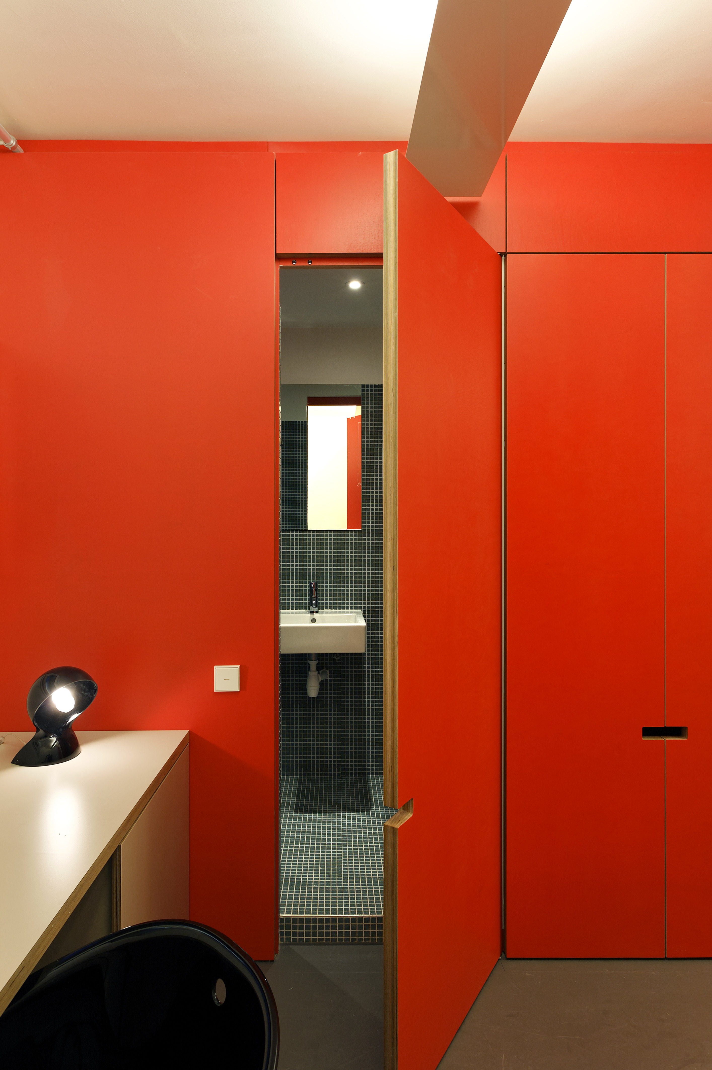 巴黎葡萄牙公寓翻新记 | 战舰灰立面展现独特魅力-27