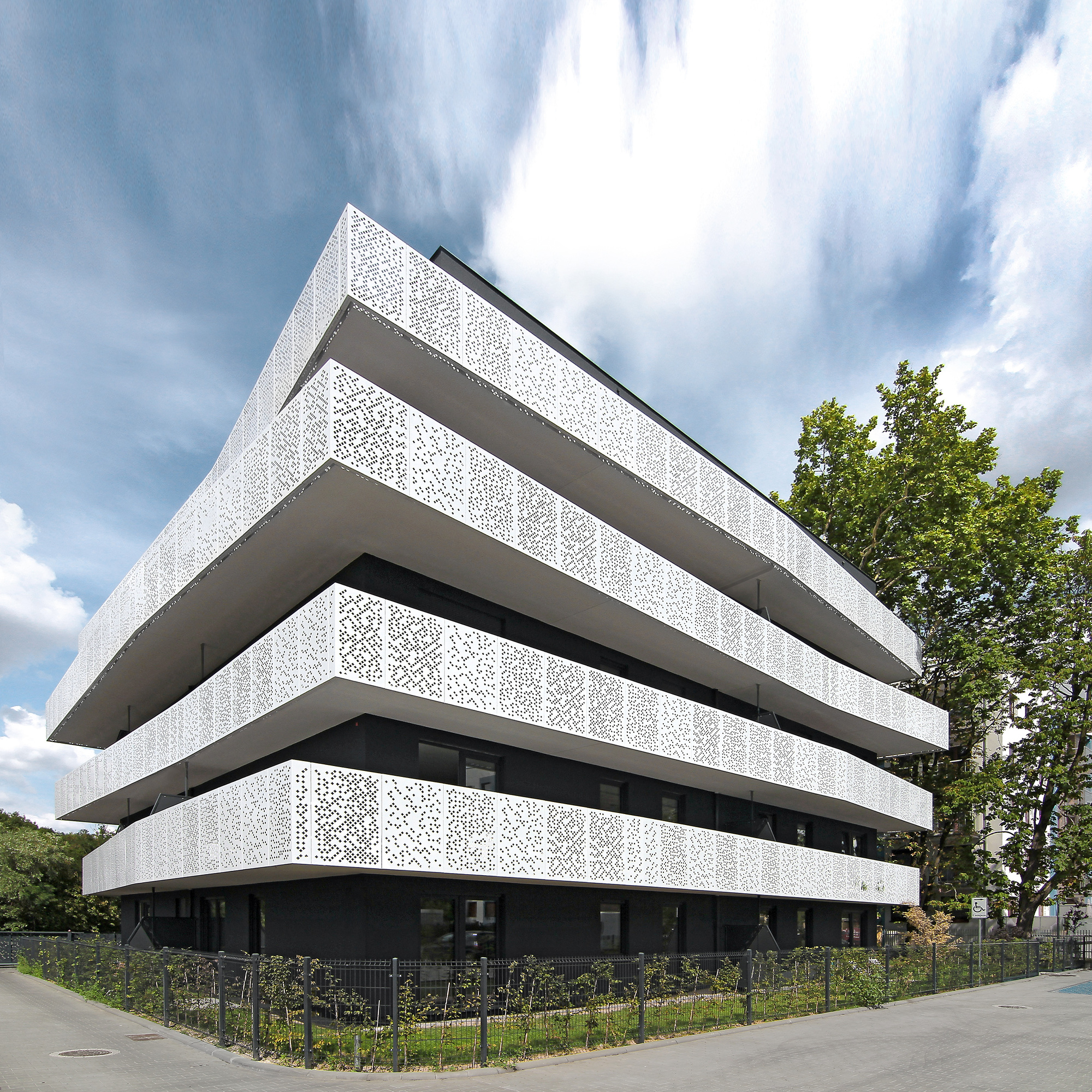 波兰 Neostudio Architekci 公寓建筑 | “高层露台”的多功能住宅设计-1