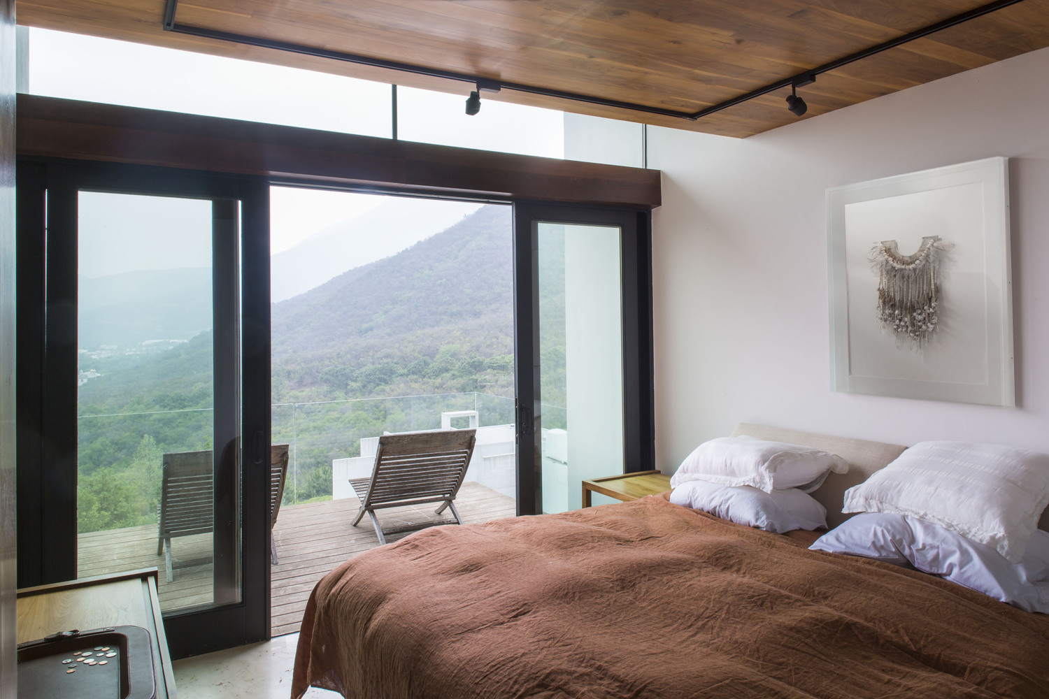 墨西哥山间混凝土住宅的透明与渗透-45