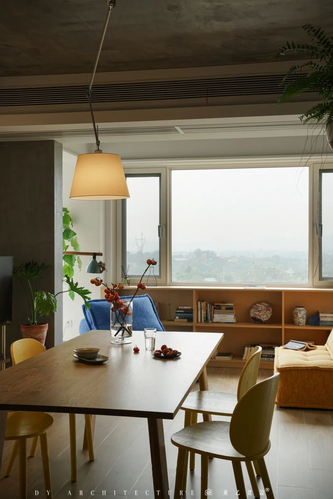 原始粗狂的混凝土裸顶遇上紧凑小三房,这酷酷的松弛感真让人着迷丨中国长沙丨東乙建设-68