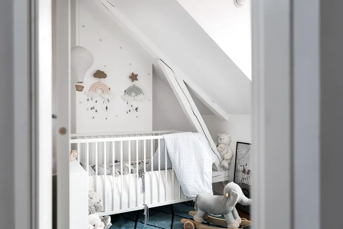 瑞典独特公寓，玻璃 mezzanine 引领设计新潮流-16