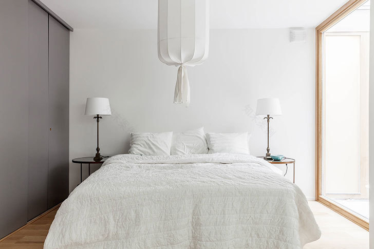 瑞典白调双层公寓,演绎极简生活美学-9