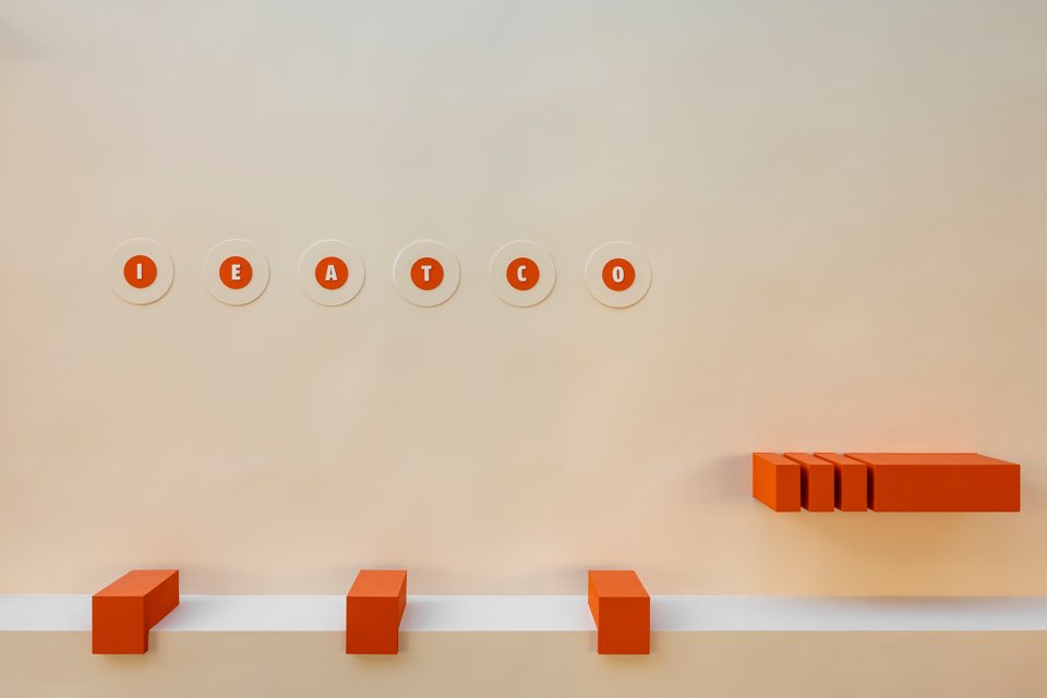 极简风格的咖啡厅室内设计-6