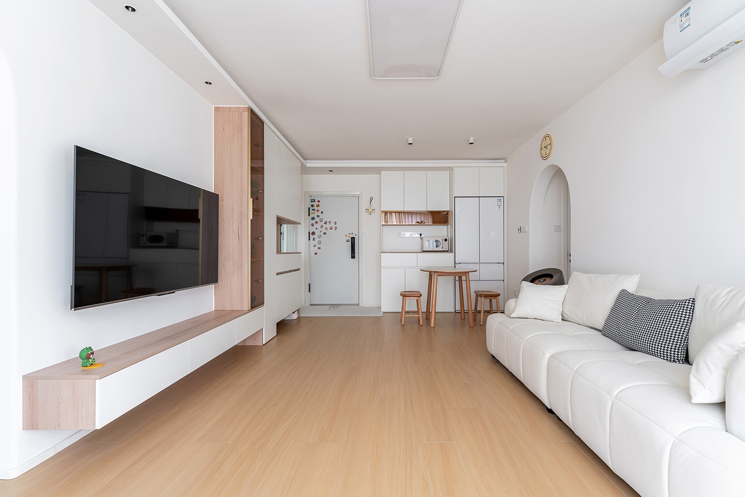 奶油原木一落地，温馨色调+耐用质感，放大30㎡的效果就有了~-23